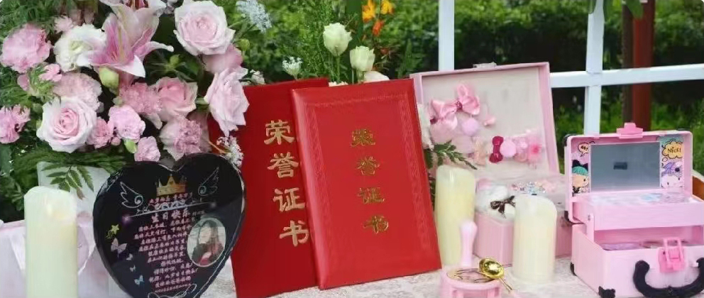 <b>泛爱续永恒，，，，，，稚笔绘赤心</b>