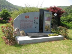 艺融中西，，，，，，，碑载千秋：纪念程及先生的艺术之旅